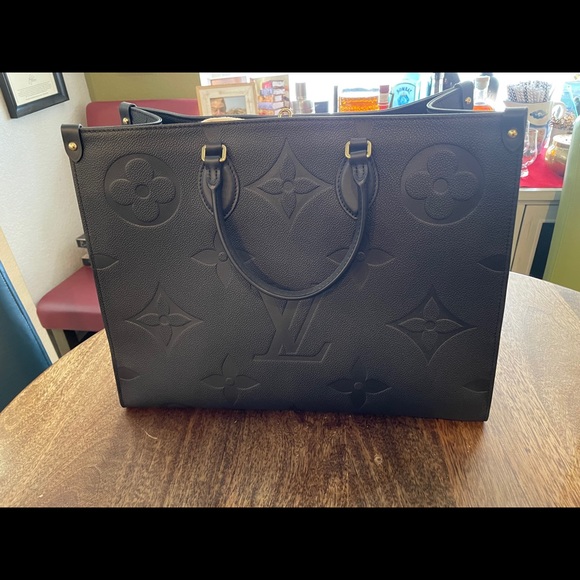 Louis Vuitton Handbags - NWT Louis Vuitton On the Go black leather tote